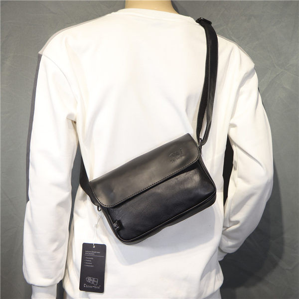 Eko bőrből készült alkalmi férfi táska vállfogantyúval, fekete színben