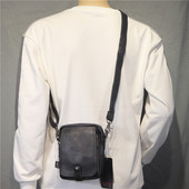 Uus mudel nahast meeste punk õlakangaga