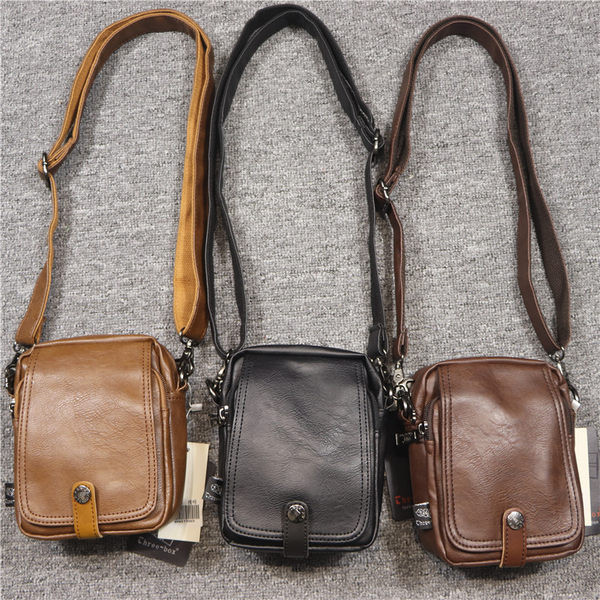 Uus mudel nahast meeste punk õlakangaga