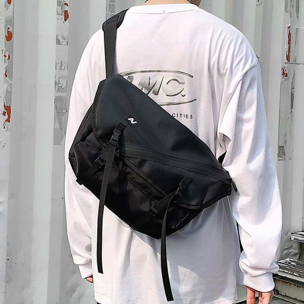 Liela plecu soma ar plastmasas aizdarēm - no auduma