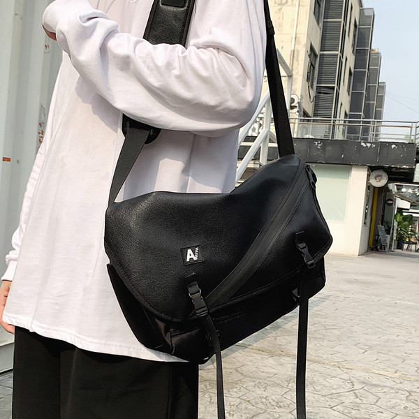 Liela plecu soma ar plastmasas aizdarēm - no auduma