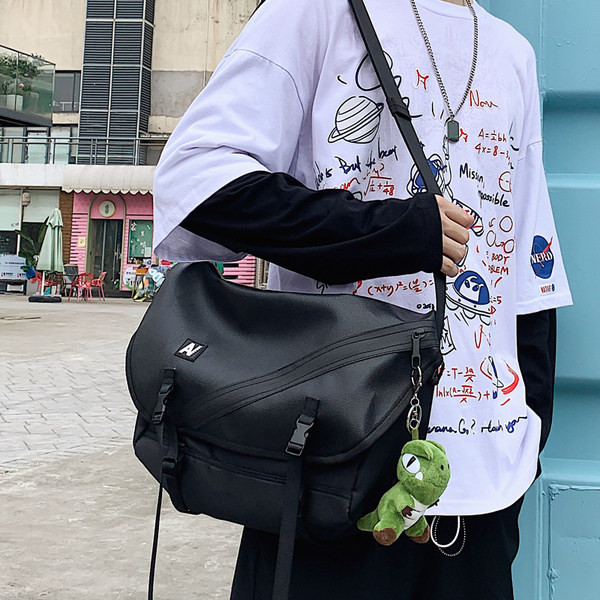 Liela plecu soma ar plastmasas aizdarēm - no auduma