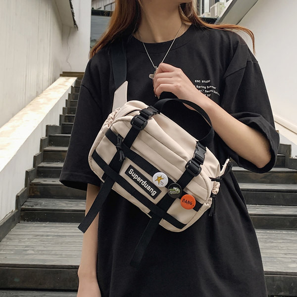 Jauna modeļa vīriešu soma ar sprādzēm un nozīmītēm