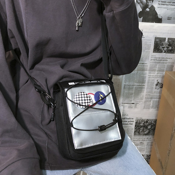 Jauna modeļa vīriešu kvadrātveida soma ar uzrakstu un nozīmītēm