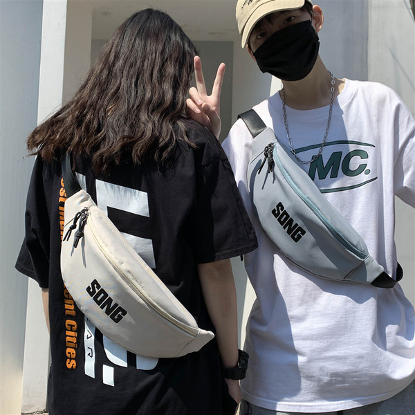 Vīriešu soma ar uzrakstu un rāvējslēdzēja aizdari