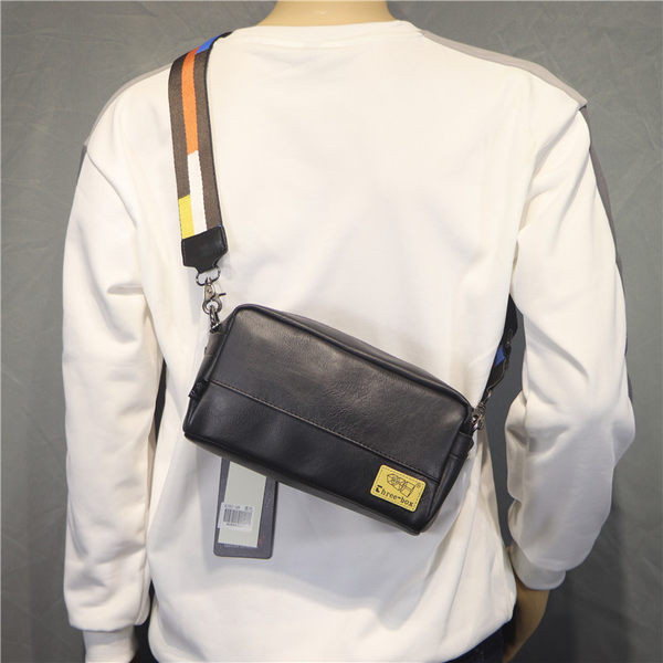 Maza vīriešu soma no eko ādas ar plecu rokturi