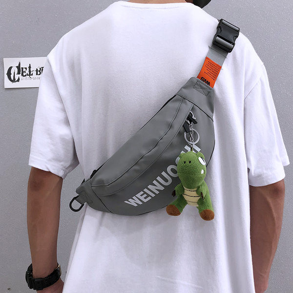 Dienas vīriešu panks ar uzrakstu