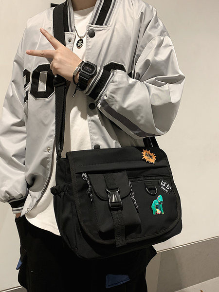 Plecu soma ar plastmasas kabatu un plastmasas aizdari