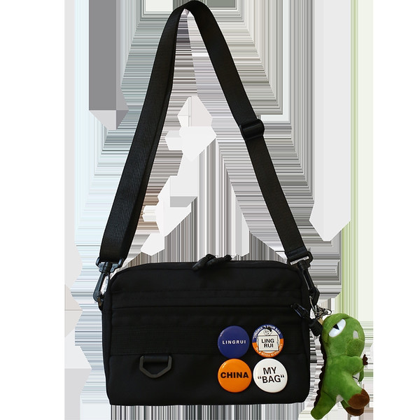 Kvadrātveida tekstila soma ar nozīmītēm vīriešiem