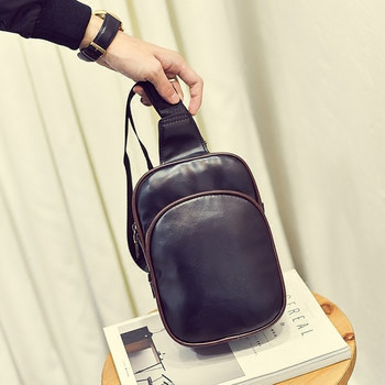 Μοντέρνα  αντρική τσάντα από οικολογικό δέρμα απλό μοντέλο