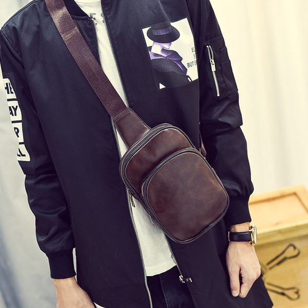 Pašreizējā vīriešu soma no eko ādas vienkārša modeļa