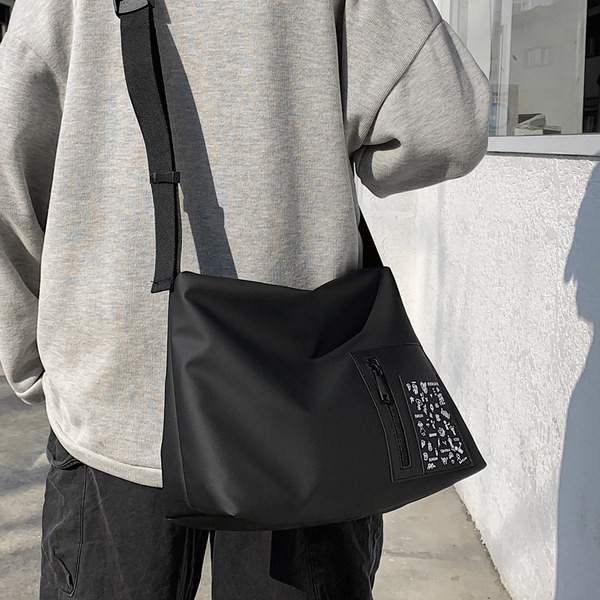 Vīriešu ikdienas plecu soma ar rāvējslēdzēju un garu rokturi