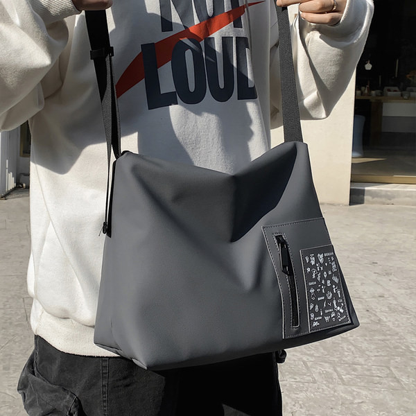 Vīriešu ikdienas plecu soma ar rāvējslēdzēju un garu rokturi