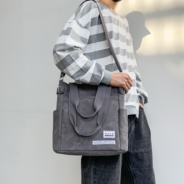 Vīriešu soma kvadrāta formā plecam