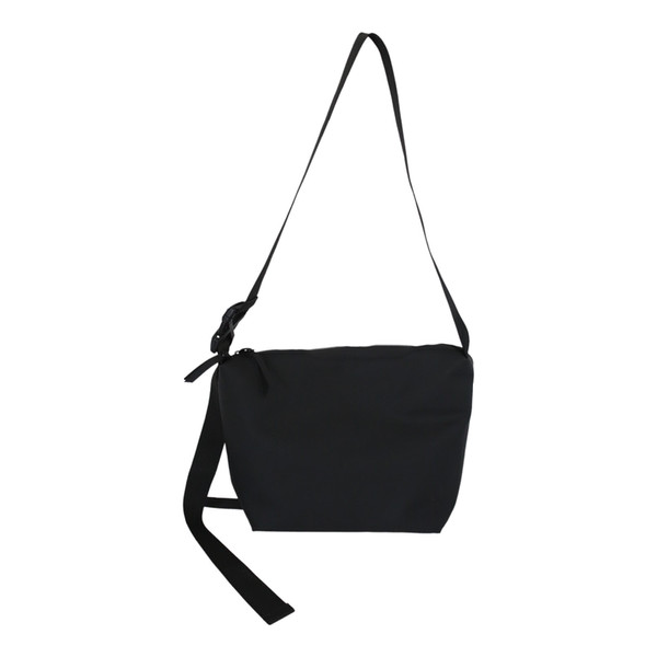 Vīriešu somas vienkāršs modelis un rāvējslēdzēja aizdare