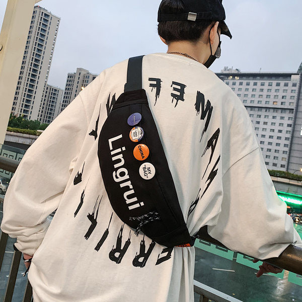 Vīriešu tekstilpanks ar uzrakstu un nozīmītēm