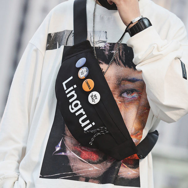 Vīriešu tekstilpanks ar uzrakstu un nozīmītēm