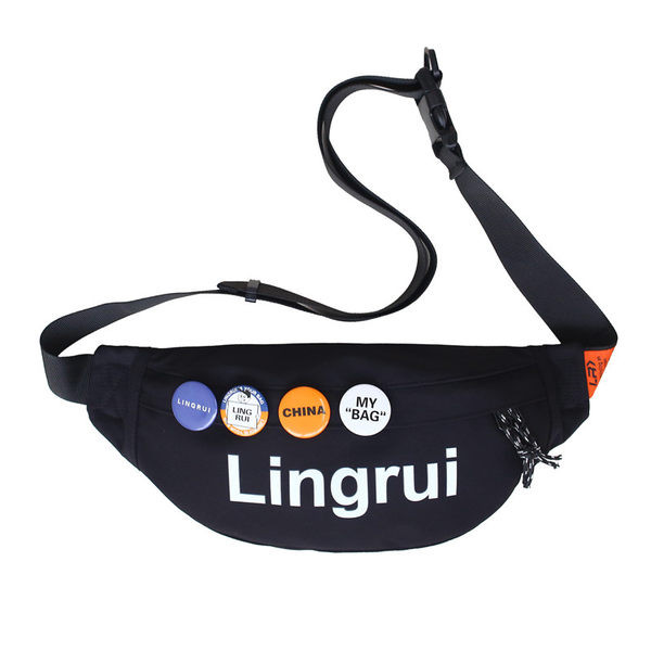 Vīriešu tekstilpanks ar uzrakstu un nozīmītēm