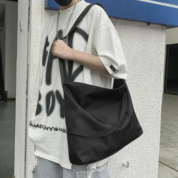 Μεγάλη υφασμάτινη τσάντα ώμου για άνδρες σε τετράγωνο σχήμα