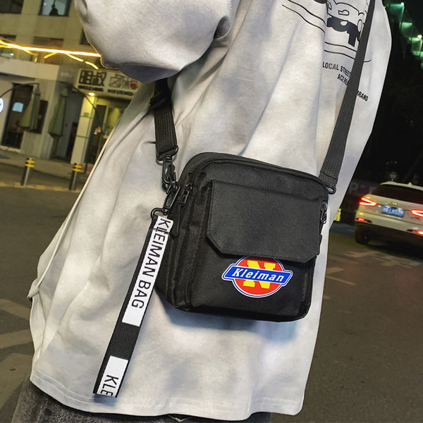 Ikdienas soma ar kabatu un aplikāciju