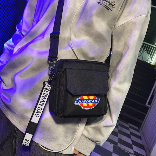 Ikdienas soma ar kabatu un aplikāciju