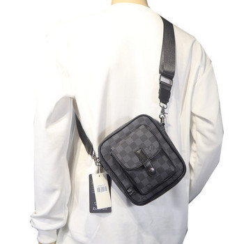 Μικρή ανδρική τσάντα μοντέλου με μπροστινή τσέπη στον ώμο