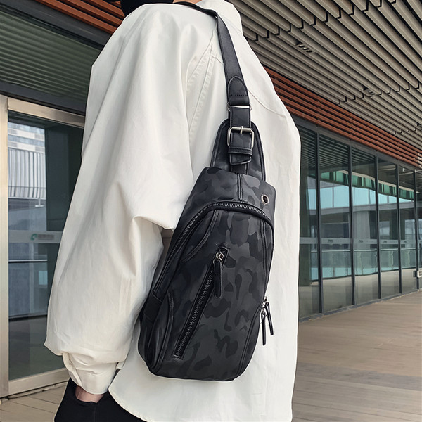 Vīriešu ādas soma ar metāla sprādzi un rāvējslēdzēju