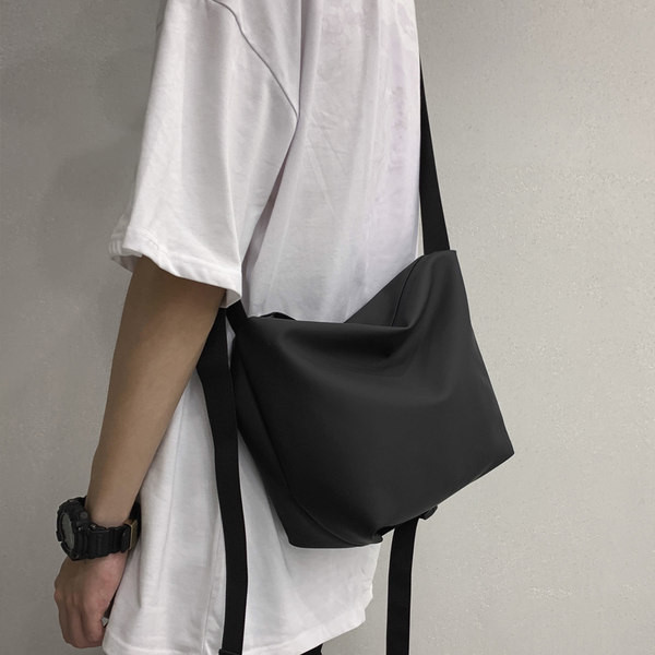 Vīriešu somas vienkāršs modelis divās krāsās