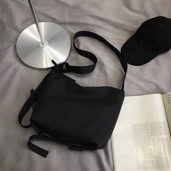 Vīriešu somas vienkāršs modelis divās krāsās