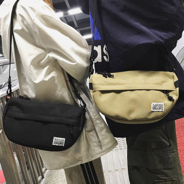 Vīriešu tekstila soma ar emblēmu un rāvējslēdzēju