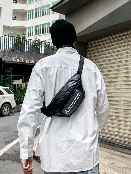 Vīriešu krāsaina soma no eko ādas punk tipa