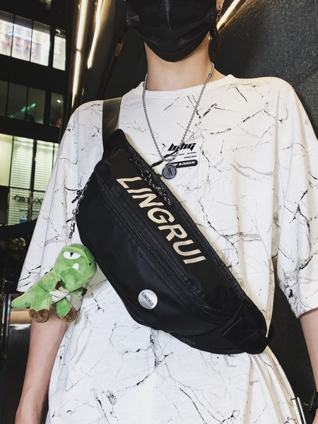 Punk tipa tekstila soma krūtīm