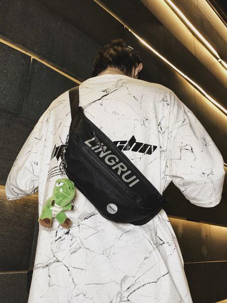 Punk tipa tekstila soma krūtīm