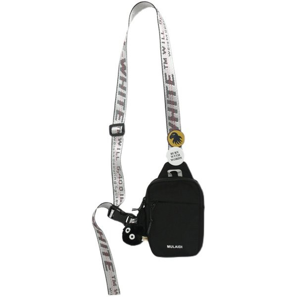 Mindennapi férfi táska textil fogantyúval és két kitűzővel