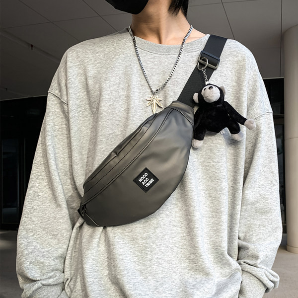 Tekstila punk vīriešiem ar emblēmu