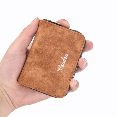 Férfi pénztárca felirattal és cipzárral