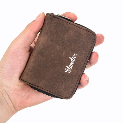 Férfi pénztárca felirattal és cipzárral