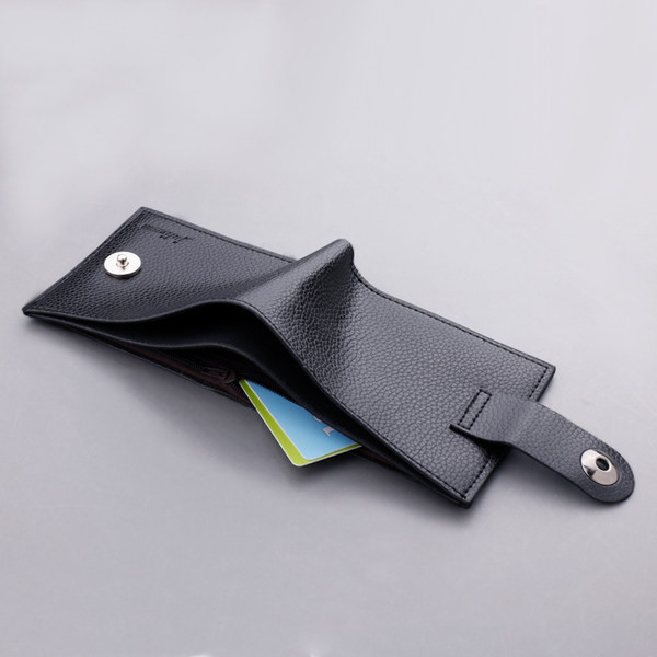 Ādas maks ar metāla aizdari vīriešiem