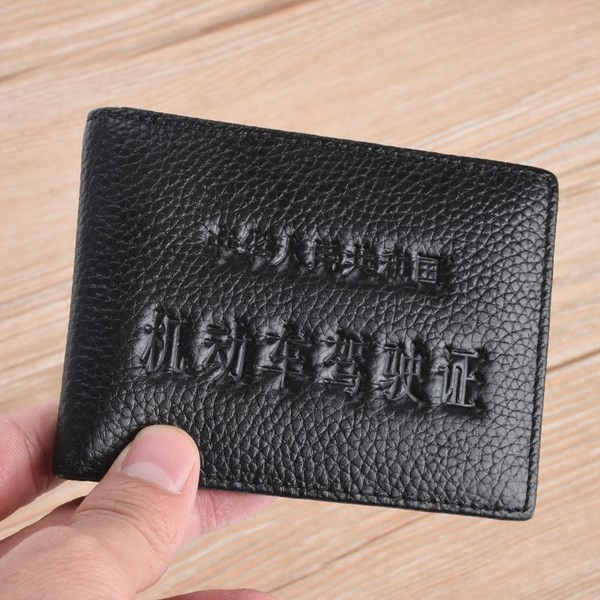 Neliels vīriešu maciņš no eko ādas personīgajiem dokumentiem un kartēm