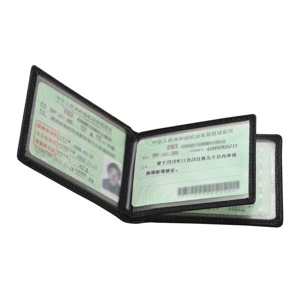 Neliels vīriešu maciņš no eko ādas personīgajiem dokumentiem un kartēm