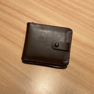 Μικρό έκο δερμάτινο πορτοφόλι με φερμουάρ και κουμπί