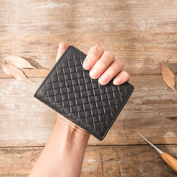 Neliela vīriešu somiņa no eko ādas un vairākiem nodalījumiem