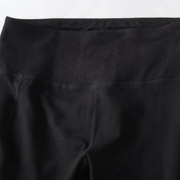 Naiste lühikesed retuusid sportimiseks