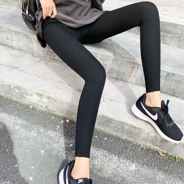 Uue mudeli naiste retuusid kõrge vöökohaga puhta mudeliga