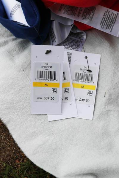 Īsi sporta legingi zaigojošās krāsās