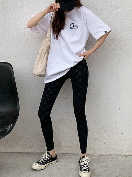 Sieviešu ikdienas elastīgie legingi ar aplikāciju