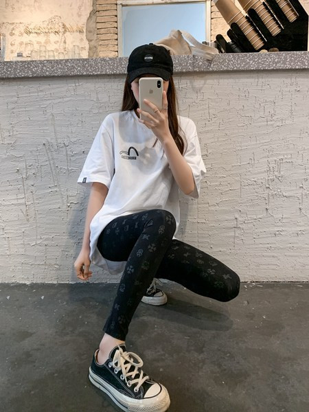 Sieviešu ikdienas elastīgie legingi ar aplikāciju