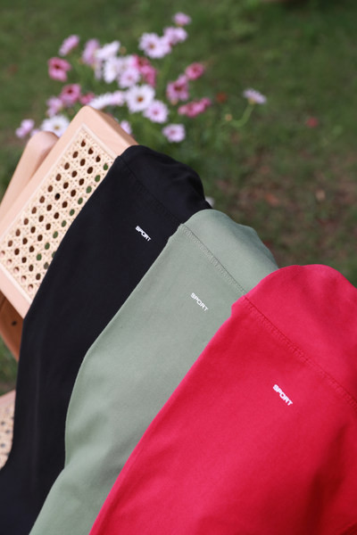 Garie sporta legingi zaigojošās krāsās