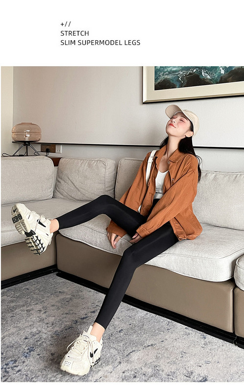 Sieviešu sporta legingiem pieguļošs modelis