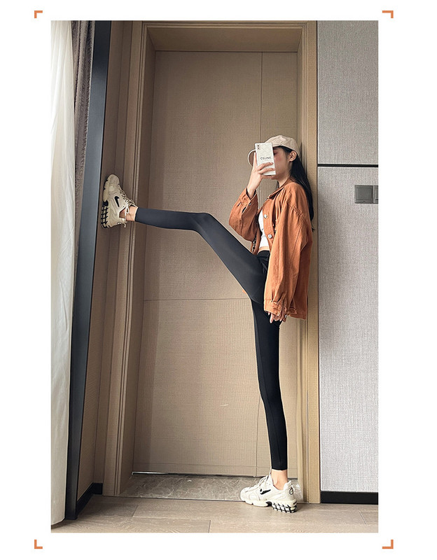 Sieviešu sporta legingiem pieguļošs modelis